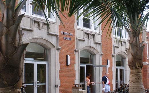 Parents leave the Student Union after dining during SOAR days.